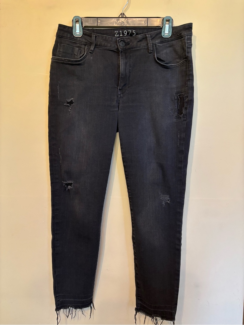Zara Black Distressed Ankle Crop Jeans